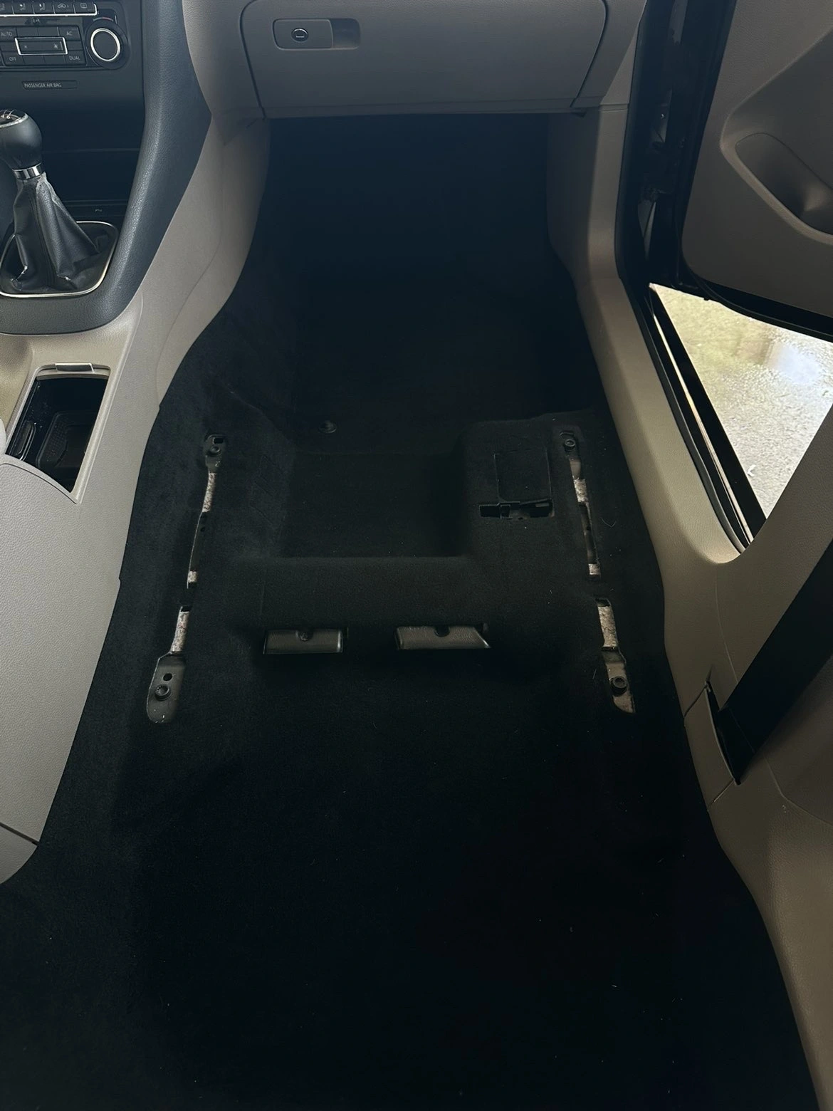 Notranjost vozila pred globinskim čiščenjem — Car Detailing Brezina
